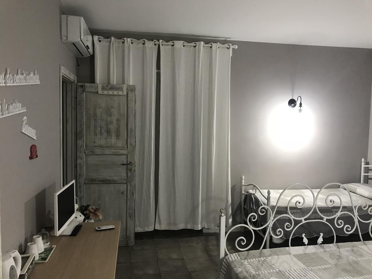 La Peonia Bed & Breakfast เนเปิลส์ ภายนอก รูปภาพ